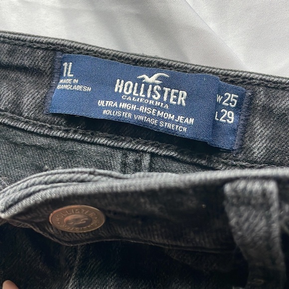 Hollister ULTRA HIGH-RISE BLACK MOM JEANS - Picture 8 of 8